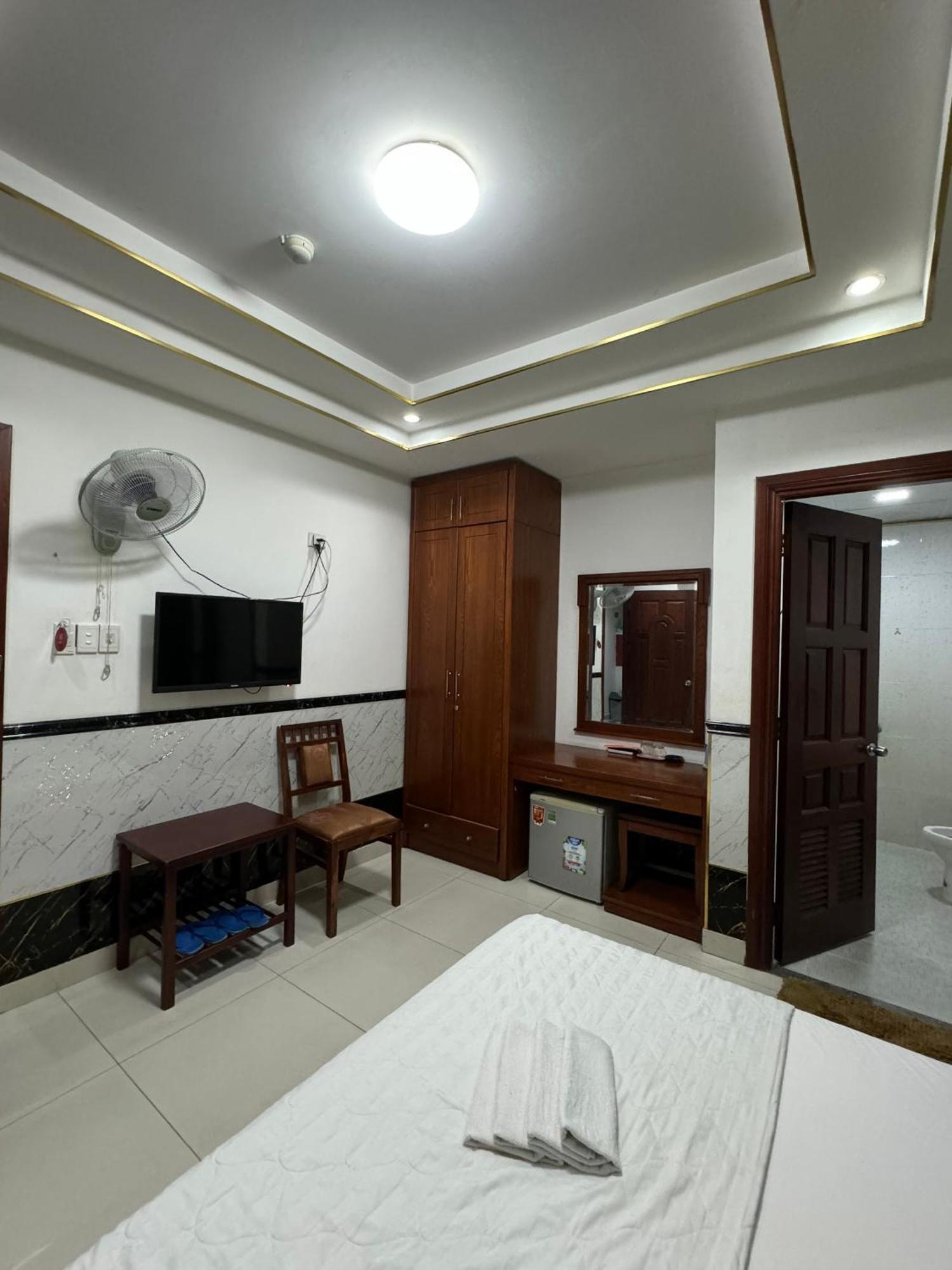 Hoang Thien Loc -199 Hoang Hoa Tham, Q. Tan Binh - By Bay Luxury Căn hộ *